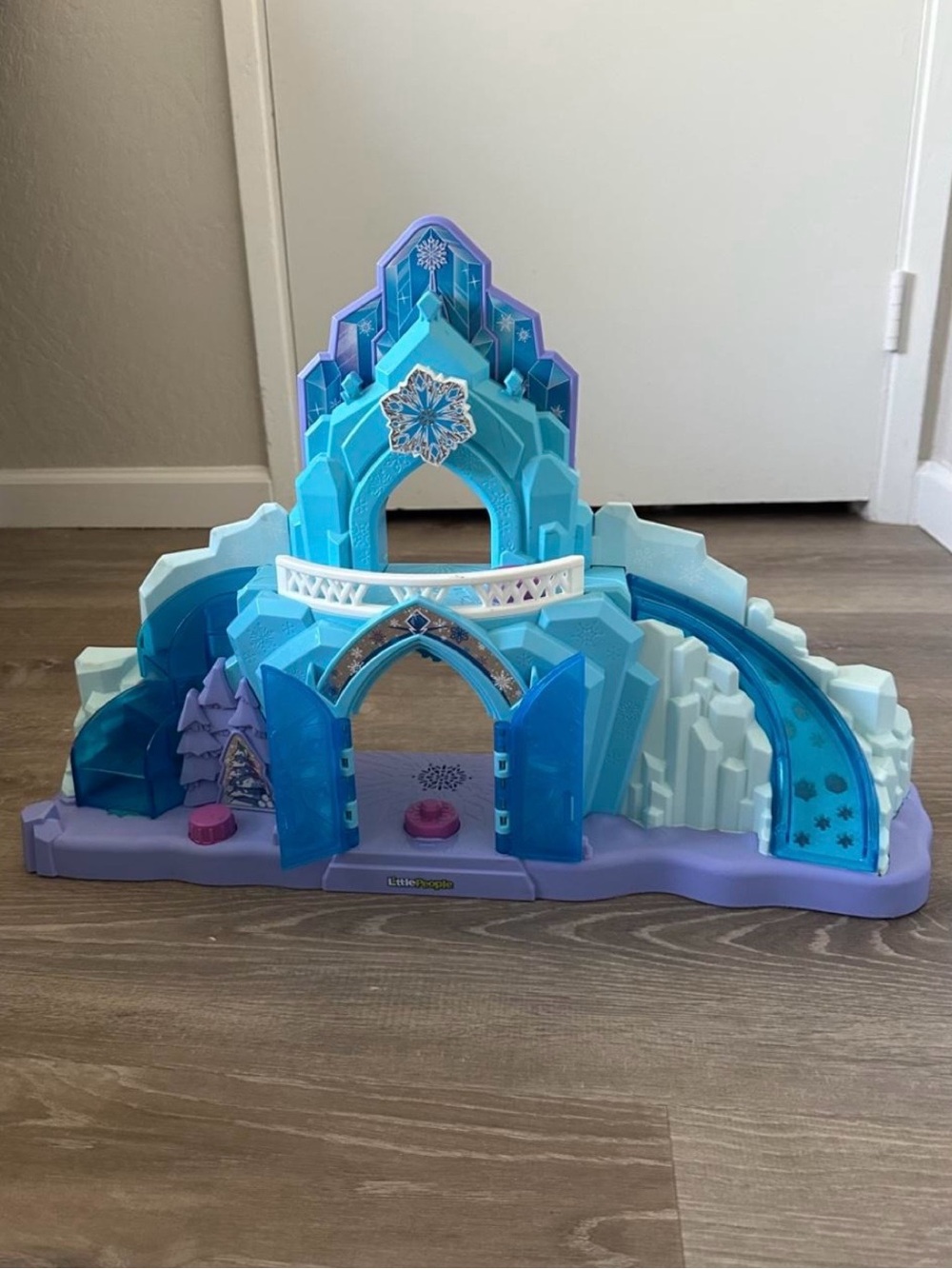 Fisher-Price Little People Disney Frozen Elsa's Ice Palace Playset